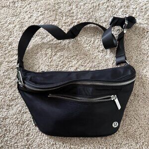 Lululemon Everywhere Belt Bag